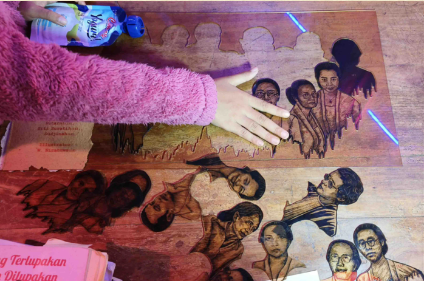 photo of Api Kartini editors turned into a puzzle with a hand moving the pieces